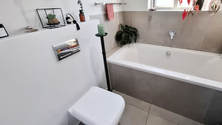 3 Bedroom Property for Sale in Langeberg Heights Western Cape